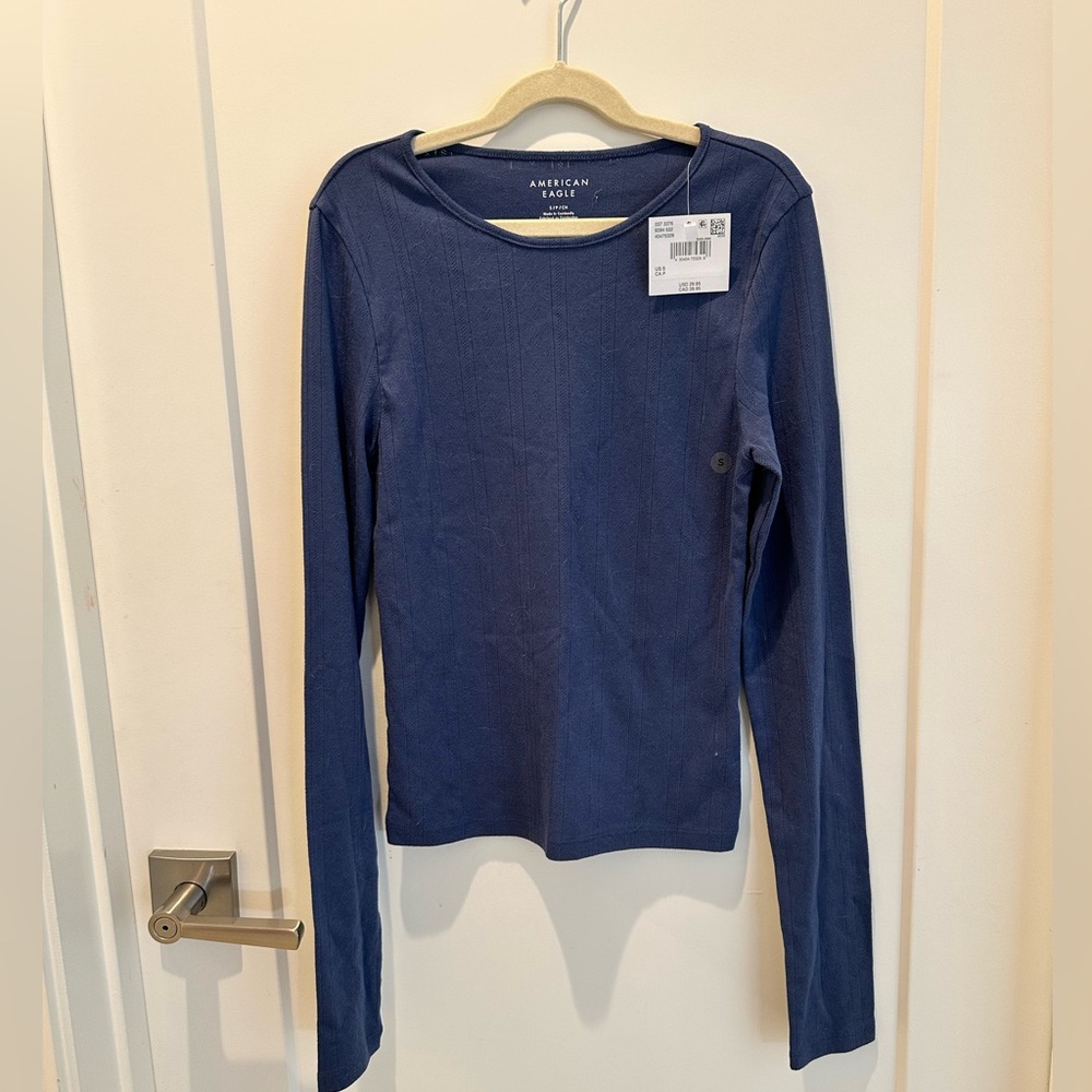 Dark blue lightweight super soft American Eagle long sleeve tee small ￼